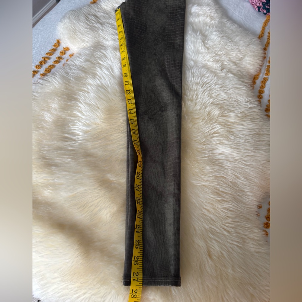 NWT Spanx Faux Leather Croc Olive Shine Leggings Womens Sz Small - Picture 9 of 12